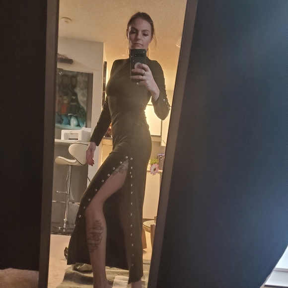 Elegant olive green maxi dress with side slit - Picture 1 of 3